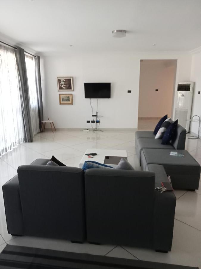 Tricia'S Place - One Family At A Time Apartment Accra Bagian luar foto