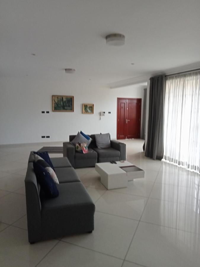 Tricia'S Place - One Family At A Time Apartment Accra Bagian luar foto